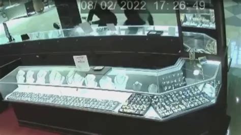 Florida Smash And Grab Thieves Steal Over 100k In Jewelry Sheriff