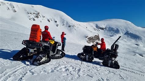 Video Doi Ucraineni Recupera I De Salvamonti Ti Din Mun Ii