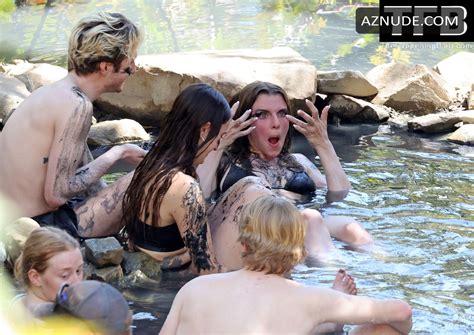 Julia Fox Sexy Seen Flaunting Her Hot Bikini Body Bathing In Mud At The Montecito Hot Springs