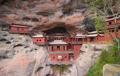 中国建筑史上的一大奇迹，一座千年悬空寺，仅靠一根柱子支撑甘露寺寺庙悬空寺新浪新闻