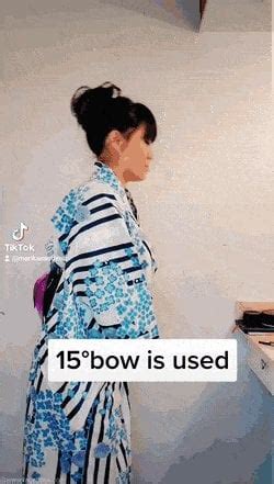 Japanese bowing etiquette : r/educationalgifs