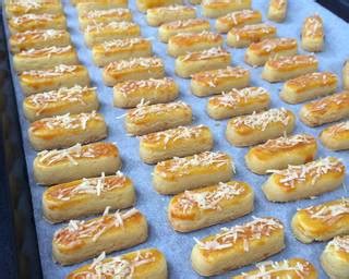 Resep Kastengel Kue Kering Keju Oleh Diny Fe Cookpad