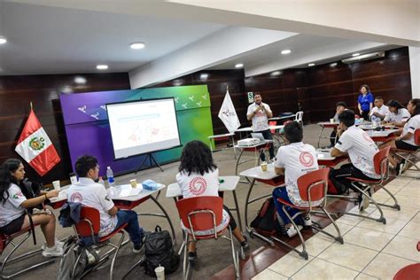 Proyecto Bicentenario certificó a jóvenes peruanos que serán