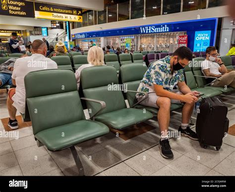 Inside Gatwick Airport Hi Res Stock Photography And Images Alamy