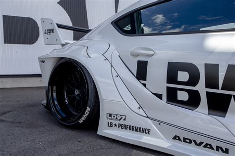 Liberty Walk Toyota Supra A Un Kit De Carrosserie Large