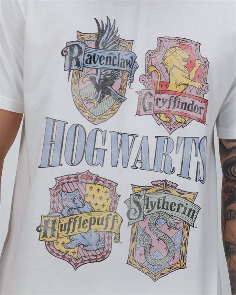 Camiseta Masculina Hogwarts Harry Potter Branca Warner Bros Fanlab