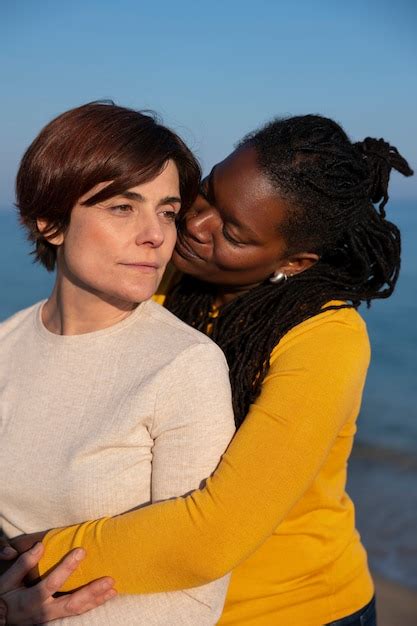 Premium Photo Medium Shot Lesbian Couple At Seaside