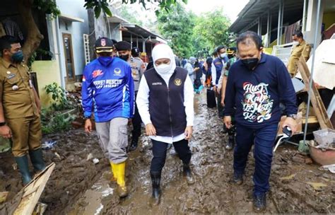 Banjir Bandang Jember Gubernur Khofifah Janji Perbaiki Infrastruktur