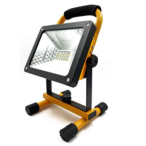 Портативный Аккумуляторный Фонарь Прожектор 50W для Дома и Улицы с ...