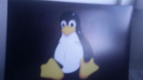 Tux linux penguin laptop sticker - TenStickers