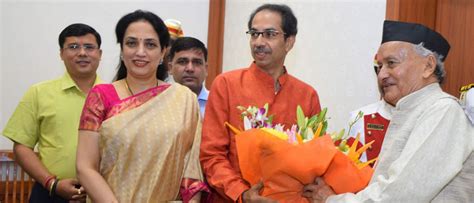 Uddhav Thackeray Wife Rashmi Meet Governor