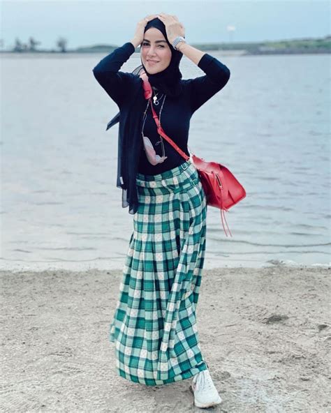 9 Inspirasi OOTD Hijab Untuk Ke Pantai