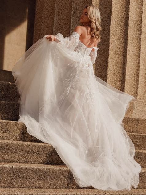 Essense Of Australia D La Bella Sposa