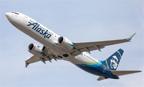 Avião da Alaska Airlines perde janela em pleno voo mas aterrissa Foi