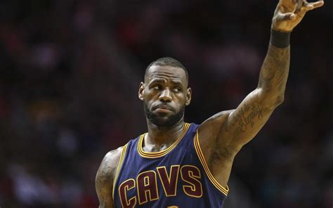 Lebron James D Passe Michael Jordan Et Devient Le Meilleur Scoreur Des