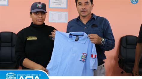 Alcalde Isaías Alcántara entrega uniforme a personal de serenazgo