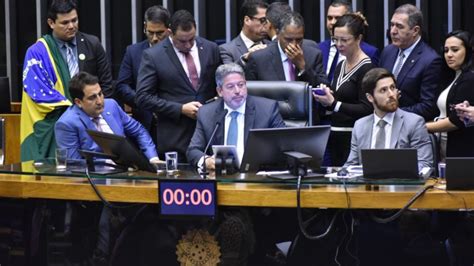 Após textos de big techs deputados cogitam dividir PL das Fake News