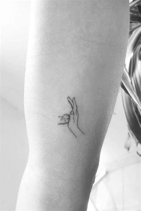 6 tatuajes pequeños para mujer que te servirán de inspiración