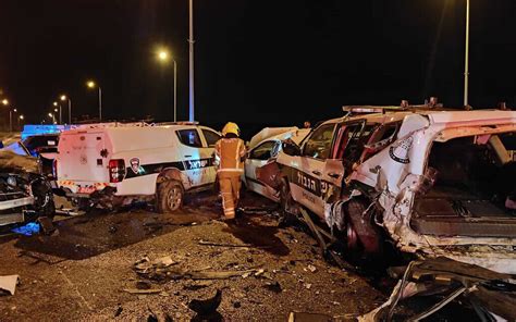 Un Conducteur Et Un Passager Tu S Apr S Avoir Percut Des V Hicules De