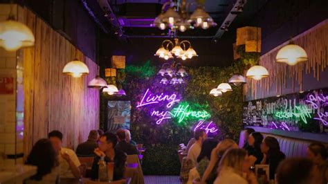 Fress Restaurant And Bar Café Internationell Restaurang Manchester