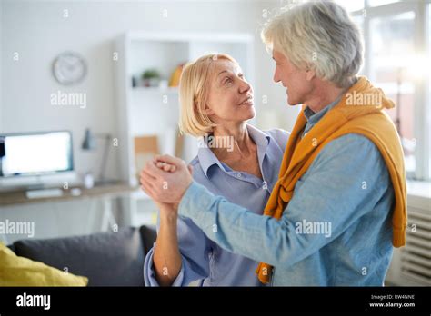 Homme Mature Dansant Banque De Photographies Et Dimages Haute R Solution Alamy