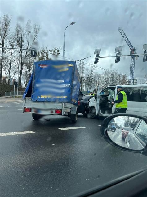 Zderzenie Dw Ch Pojazd W Na Drodze M Czennik W Majdanka S Du E