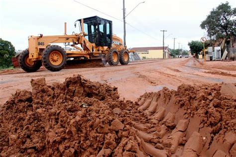 Secretaria de Obras realiza serviços de emergência para recuperar