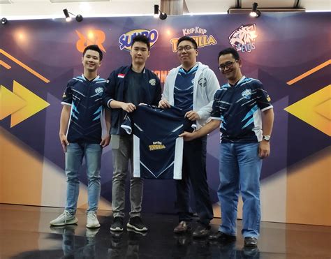 Keren Dua Kelinci Jalin Kerjasama Dengan Team RRQ Dan EVOS ESports