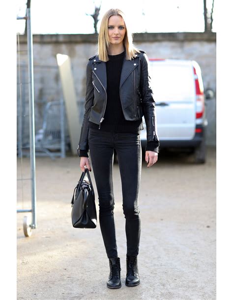 En Total Look Noir Fa Ons De Porter La Veste En Cuir Elle