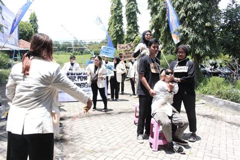 Mahasiswa Gelar Aksi Ketua Stikosa AWS Beri Klarifikasi