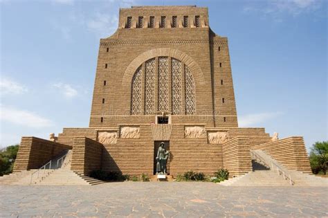 Voortrekker Monument stockbild. Bild von frühling, siedleren - 41000803