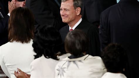 Justice John Roberts’s graduation speech is a quiet rebuke to Trump - Vox