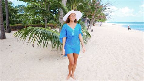 Beach Vacation Hot Beautiful Woman In Sunhat And Bikini Standing With