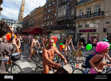 World Naked Bike Ride Brüssel 2013 internationale FKK Radtour bei der