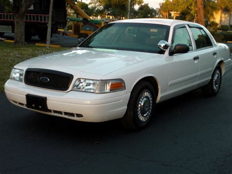 2004 Ford Crown Victoria Pictures Cargurus