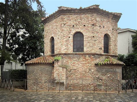 Monumenti Paleocristiani Di Ravenna Battistero Degli Ariani