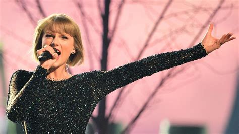 Taylor Swift Wins Album Of The Year Grammy Becomes First Woman To