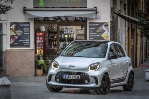 Smart apresenta novos fortwo e forfour agora puramente elétricos