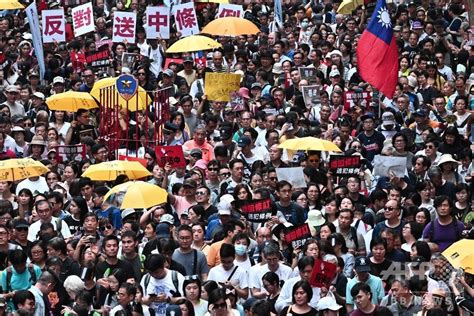 香港で「13万人超」デモ、中国本土への容疑者引き渡しに抗議 写真9枚 国際ニュース：afpbb News