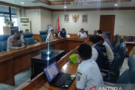 Sudin SDA Jaktim Bangun Saluran Air Di Jalan Raden Inten ANTARA News