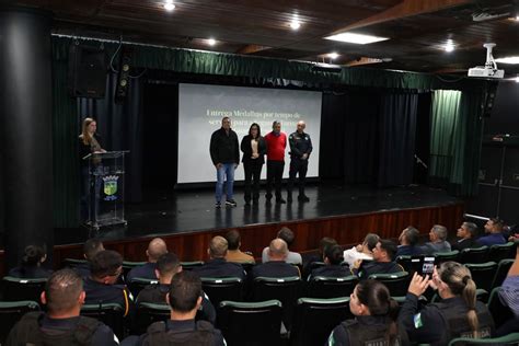 Guardas Municipais De Pinhais Recebem Medalhas Por Tempo De Servi O