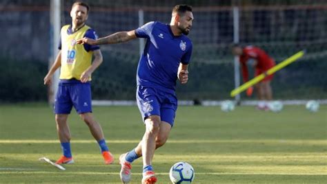 Roger Come A A Desenhar O Time Do Bahia Que Enfrenta O Corinthians