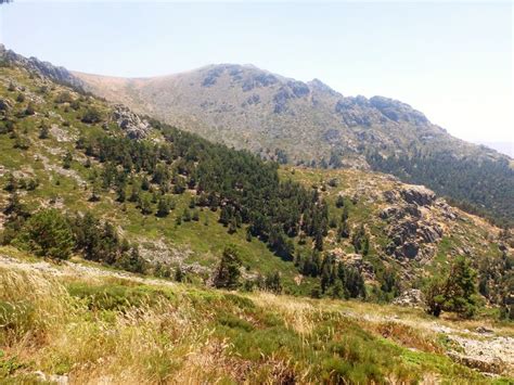 El Camino De La Tuberia Bajando Al Valle De La Barranca Y Al Fondo La