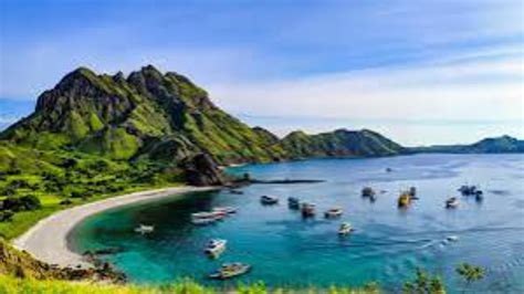 Menulusuri Keindahan Alam Pulau Padar Nusa Tenggara Timur