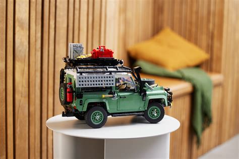 LEGO Icons 10317 Land Rover Classic Defender 90 HR34D 37 The