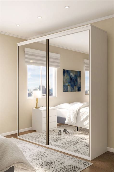 Une Armoire Avec Un Miroir Dans La Chambre Coucher Bedroom Layouts