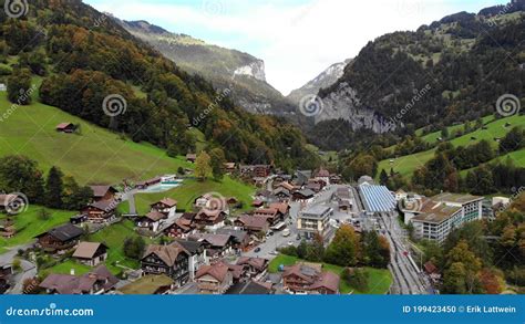 Luchtbeeld Over Het Dorp Lauterbrunnen In Zwitserland Met Zijn Beroemde