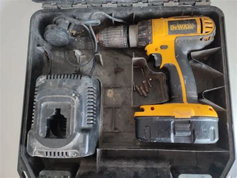 Dewalt Dc725 Cordless Hammer Drill 18v 1 Battery Charger And Case £