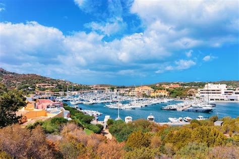 Cen Rio Marina E Iates De Luxo No Mar Mediterr Neo Em Porto Cervo