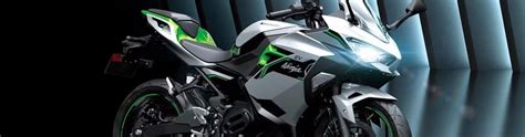 Kawasaki lansează motocicletele electrice de serie Ninja e 1 și Z e 1 2024